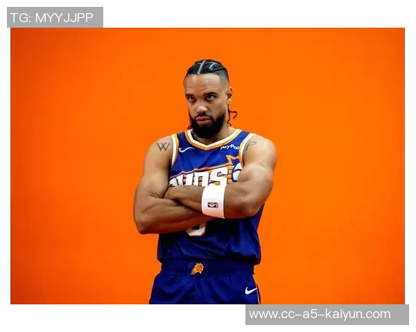 真爱无敌狄龙赛后与火箭队员亲切握手并与费尔蒂塔亲密交流